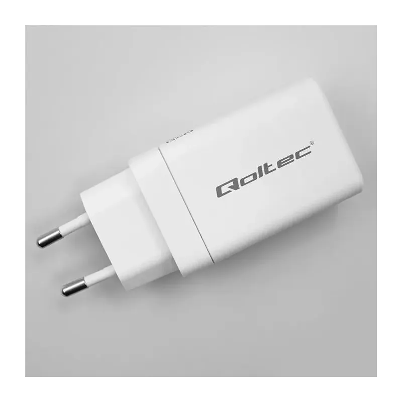 Ładowarka sieciowa Qoltec 65W GaN | 5-20V | 3-3.35A | 2xUSB-C PD | 1xUSB QC