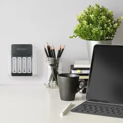 Ładowarka Qoltec do akumulatorków Ni-MH typu R03 AAA R6 AA