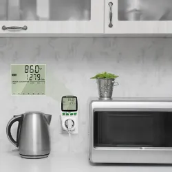 Watomierz Qoltec Licznik zużycia energii PM0627 z historią pomiaru | 3680W