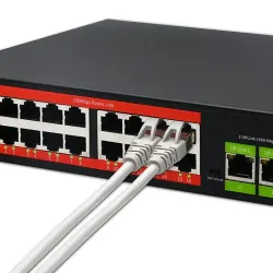 Switch niezarządzalny Qoltec przełącznik sieciowy Fast Ethernet PoE | 16x