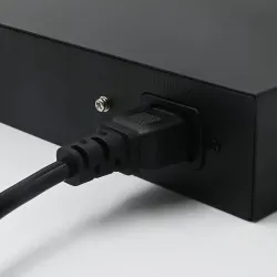 Switch niezarządzalny Qoltec przełącznik sieciowy Fast Ethernet PoE | 8x