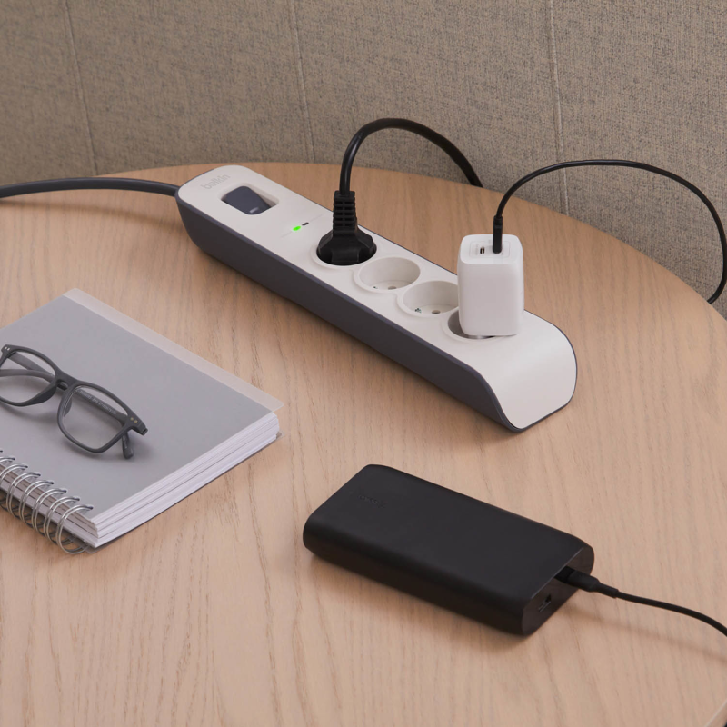 Belkin Listwa zasilająca przeciwprzepięciowa 525J, 4 gniazda, 2m