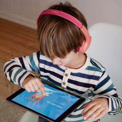 Belkin Bezprzewodowe słuchawki nauszne dla dzieci, różowe