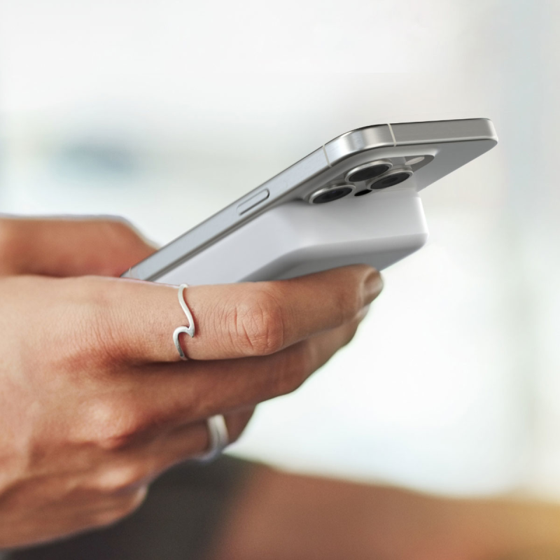 Belkin Powerbank 10 000 mAh, 15 W Qi2.0, magnetyczny, z podstawką, biały