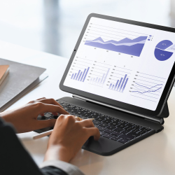 Belkin Etui do iPad Pro 11'' M4 z klawiaturą i magnetyczną podstawką