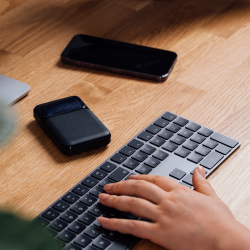 S-Link P104 Powerbank 10 000 mAh z wbudowanymi kablami, HSC 22.5W, PD 20W, czarny