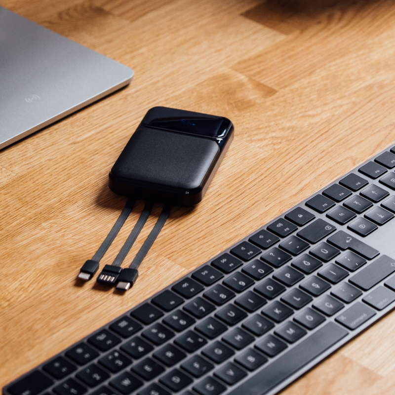 S-Link P104 Powerbank 10 000 mAh z wbudowanymi kablami, HSC 22.5W, PD 20W, czarny