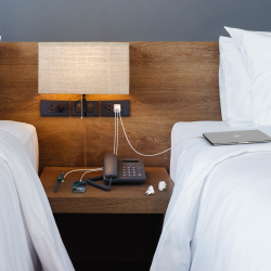 Belkin Ładowarka 100W GaN, 2x USB-C, USB-A, podróżna (EU, US, UK), biała