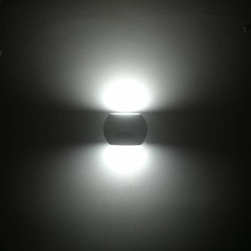Lampa LED ścienna z czujnikiem PIR Maclean MCE366